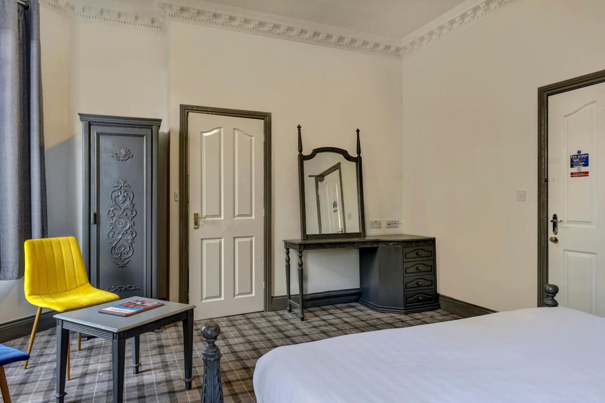 Empire Hotel Лестър Екстериор снимка