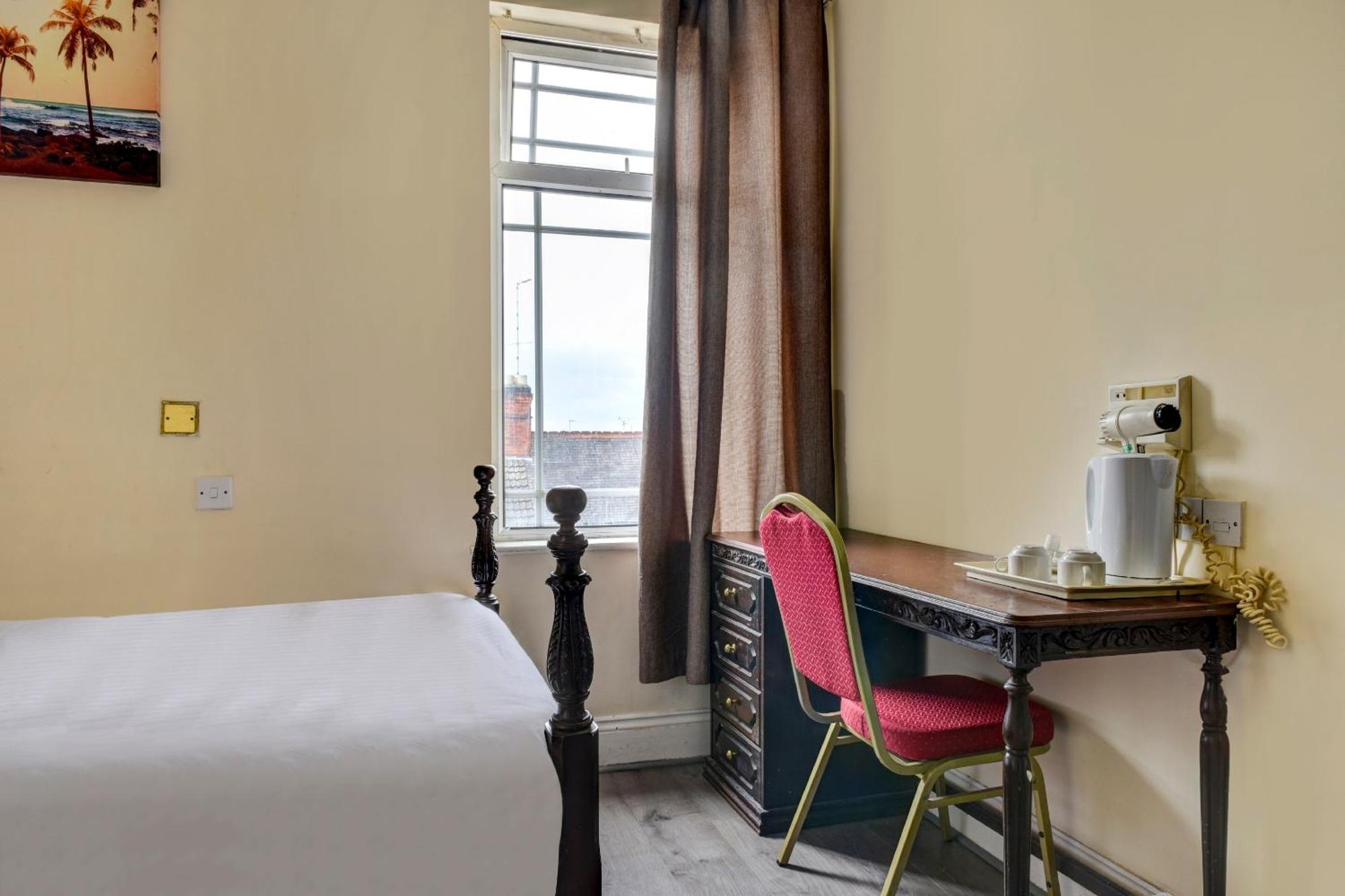 Empire Hotel Лестър Екстериор снимка