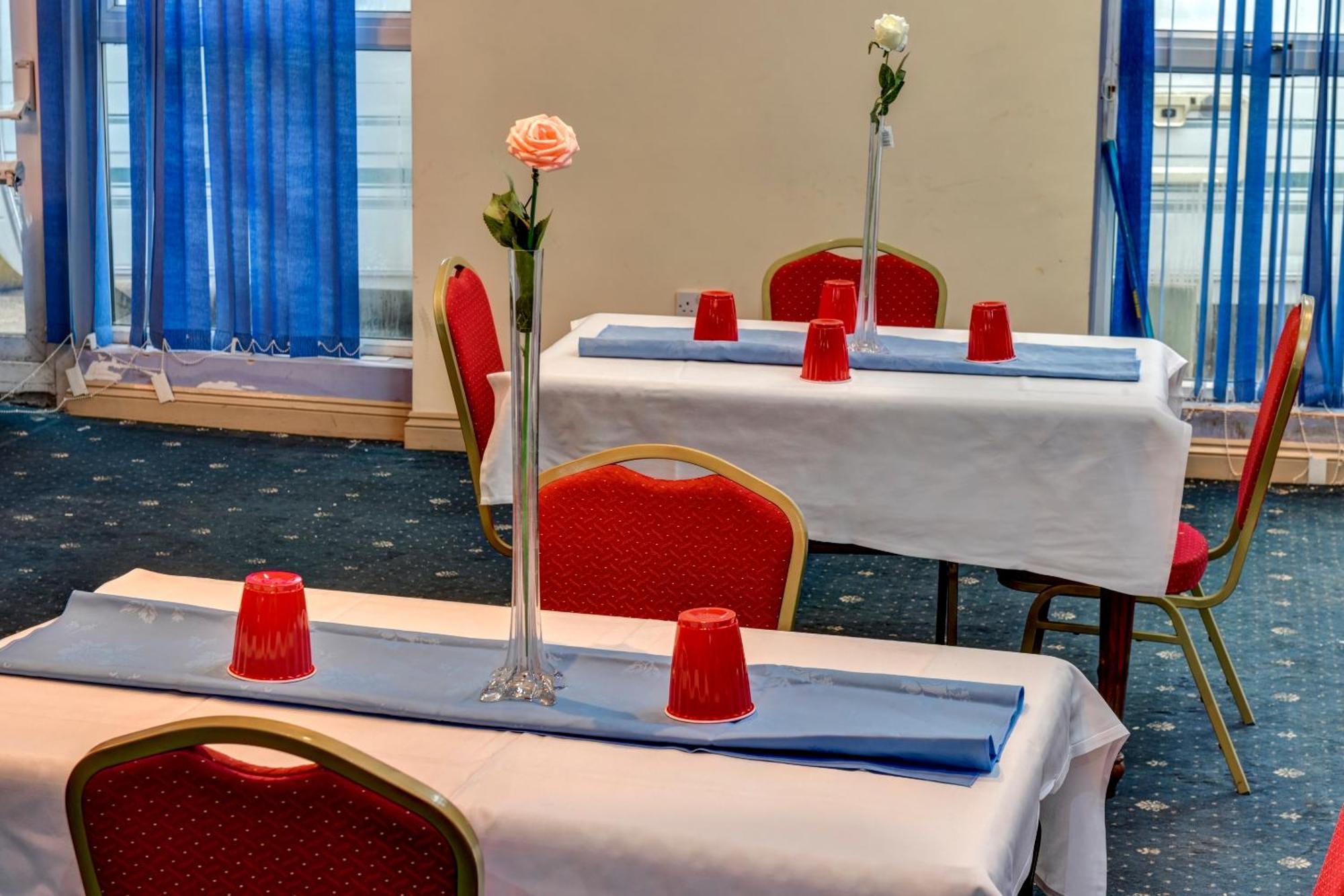 Empire Hotel Лестър Екстериор снимка