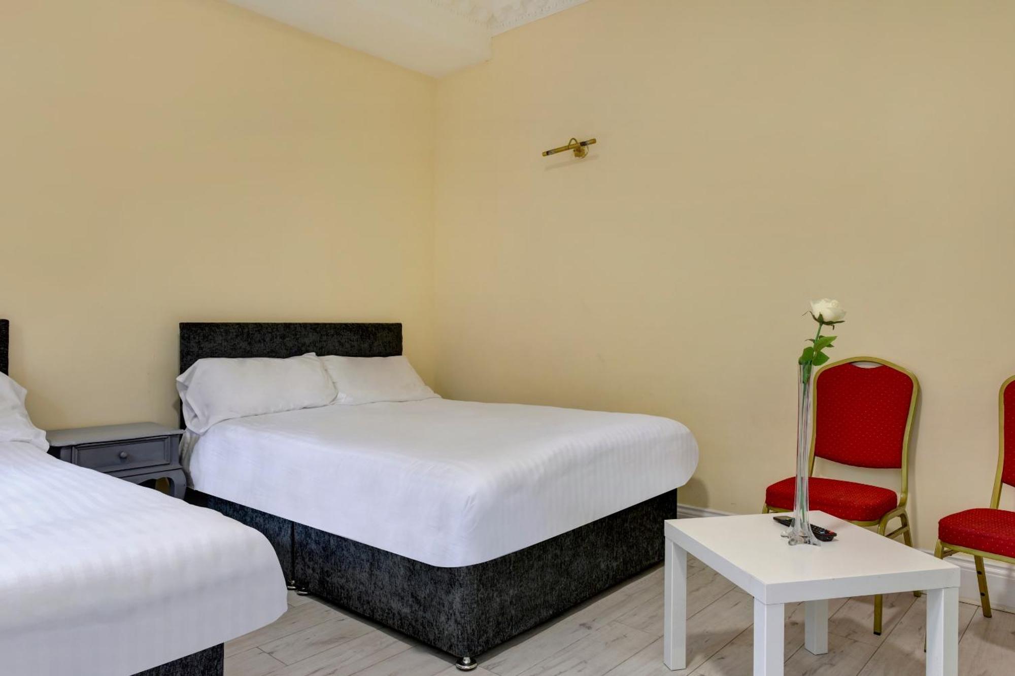 Empire Hotel Лестър Екстериор снимка